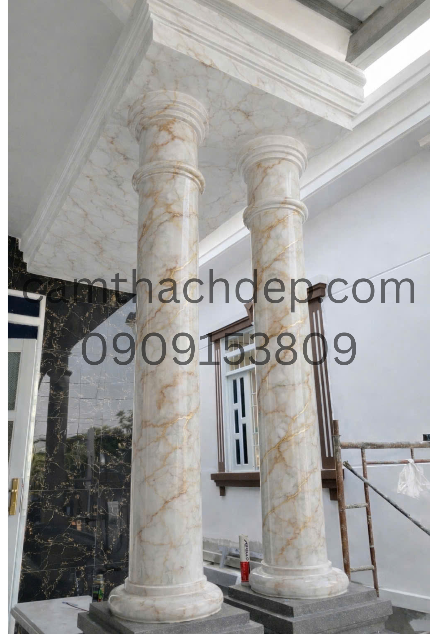 Cặp Trụ Cột Tròn Và Trần Sảnh Vẽ Giả Đá Cẩm Thạch Trắng Ngọc Vân Vàng