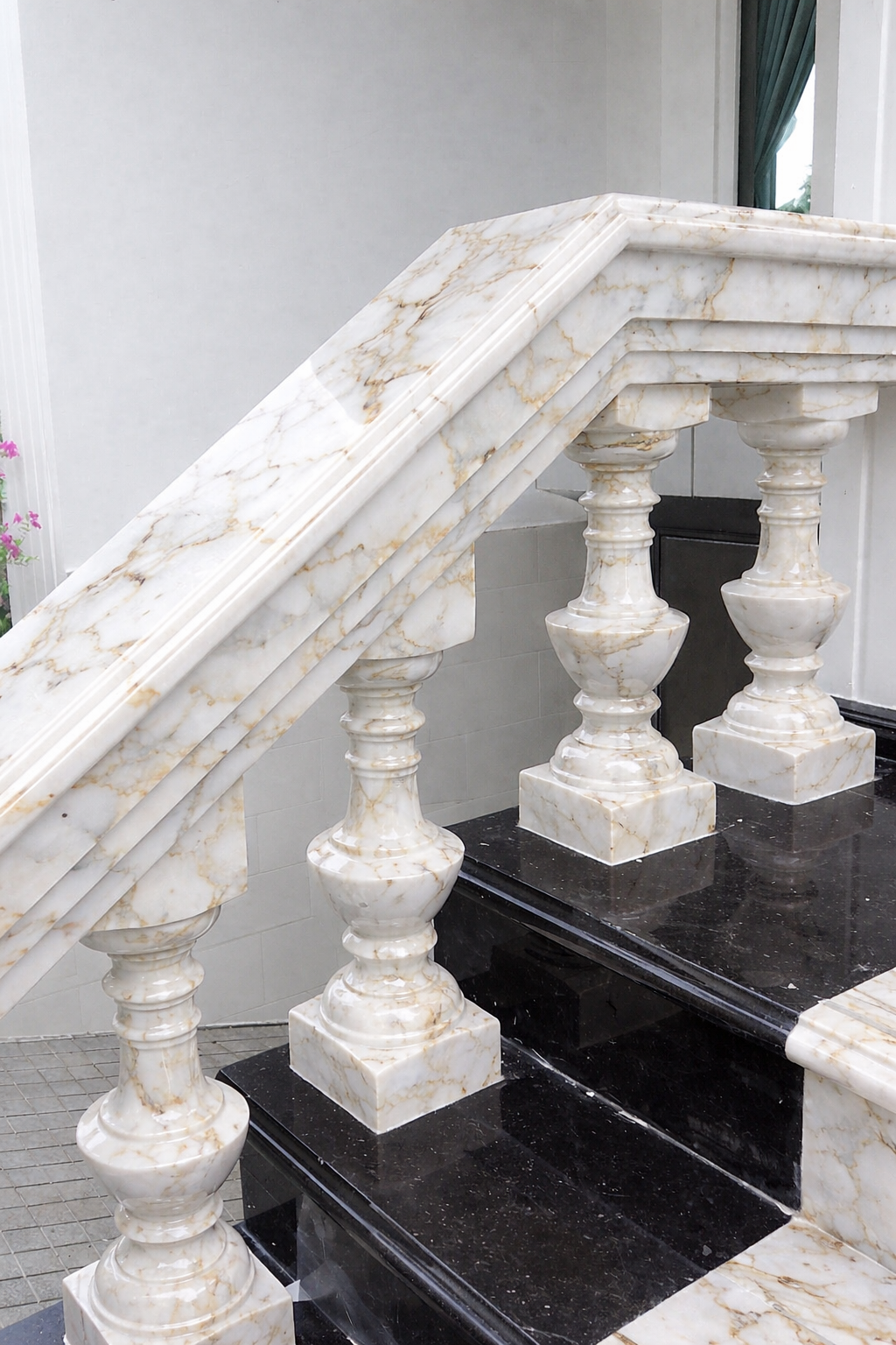 Lục Bình Giả Đá Cẩm Thạch cao cấp Trắng Vân Mây Ánh Kim