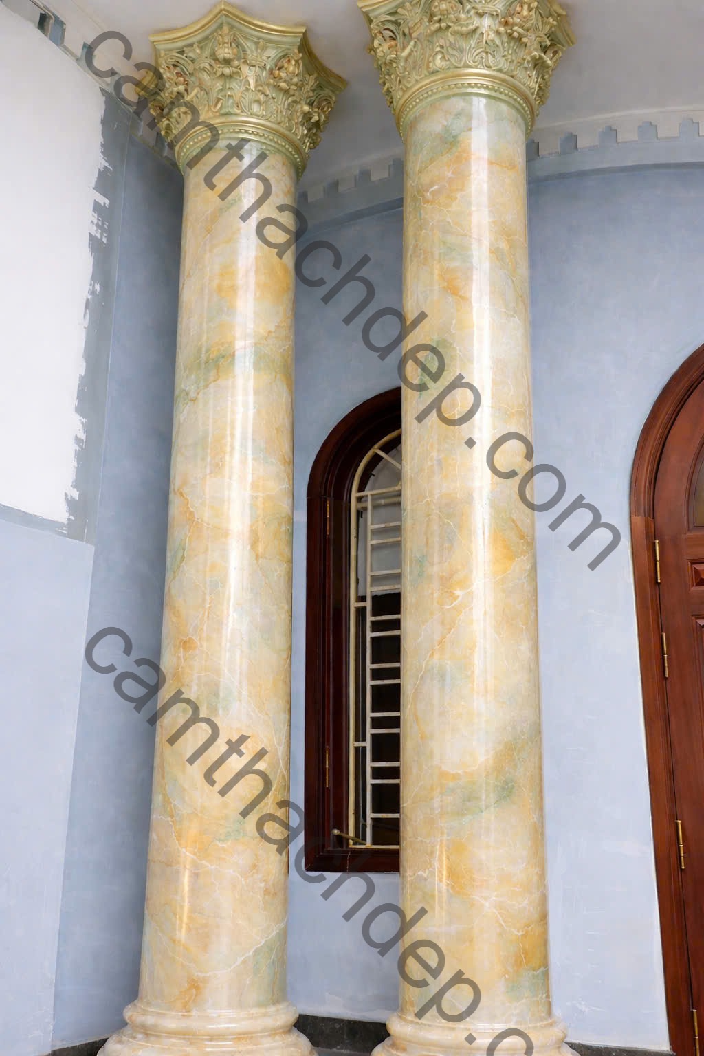 trụ giả đá cẩm thạch vàng ánh ngọc luxury