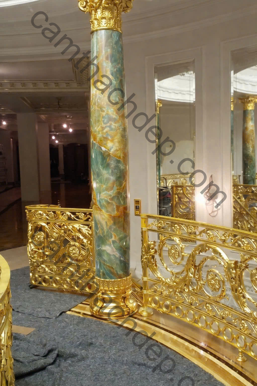 Trụ giả đá cẩm thạch xanh ngọc vân vàng ánh kim